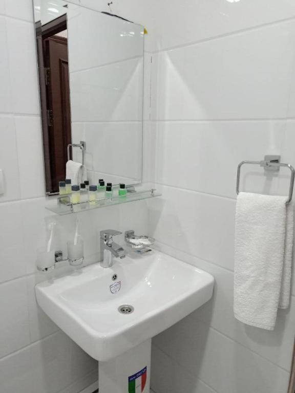 Queens 2 Hotel Ташкент Экстерьер фото